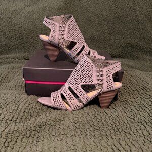 Vince Camuto Women Esten Perforated Sandals Size 8
